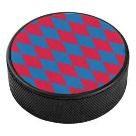 Disco De Hockey Patrón de bandera de diamantes de Baviera azul y r