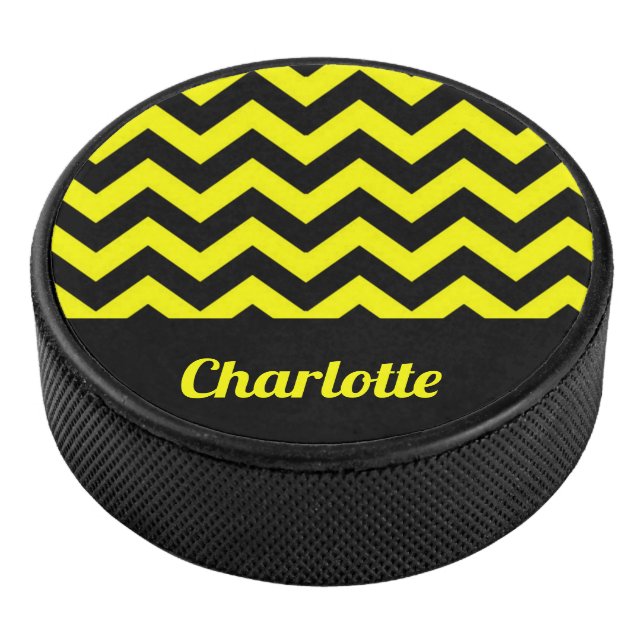 Disco De Hockey patrón de chevron amarillo y negro personalizable (3/4)