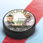 Disco De Hockey Te amo a la película de Brr-ink y Back Photo Funny<br><div class="desc">Crea tu propio disco de hockey con una de tus fotos favoritas. La plantilla de fotos está configurada para mostrar la imagen con un borde semitransparente, para que la redacción se sienta. La cita del hockey divertido actualmente dice "te amo hasta el borde y atrás" y puedes editarlo si lo...</div>