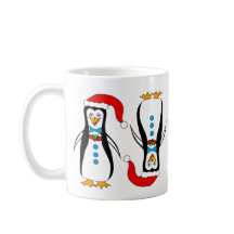 Diseño chistoso del pingüino en la taza del