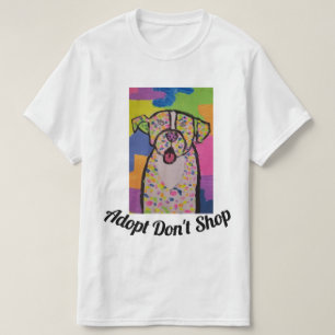 Diseño colorido del perro en la camiseta de los