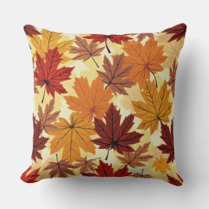 Diseño de almohada con hojas caídas
