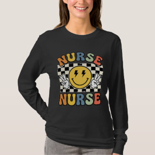 Diseño de camisa a cuadros sonriente de enfermera