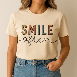 diseño de camiseta Sonreír con frecuencia