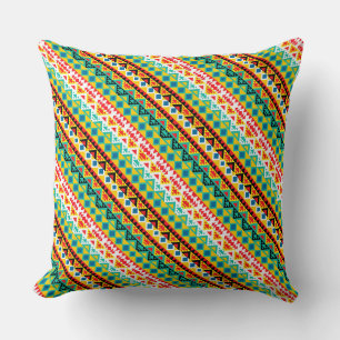 Diseño de cojín decorativo con patrones aztecas co