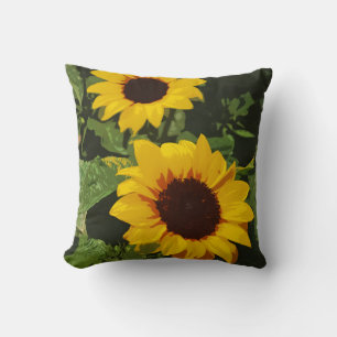Diseño de girasol amarillo tirando almohada