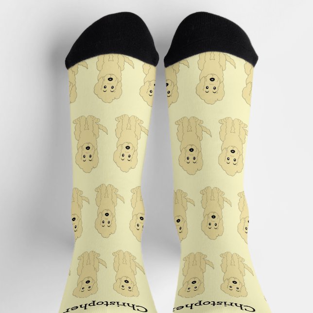 Diseño de Goldendoodle Amarillo Calcetines (Arriba)