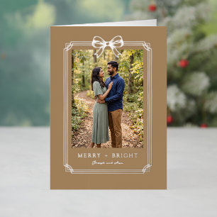 Diseño de lazo elegante Foto de pareja alegre y br