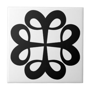 diseño de ornamento negro en baldosa blanca