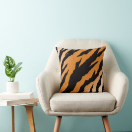 diseño de rayas de tigre en cojín decorativo