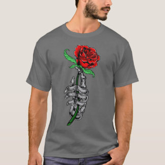 Diseño de rosas con camiseta roja y esqueleto a ma