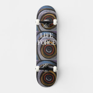 DISEÑO DE SKATEBOARD POR EL ARTISTA PAULA REILLY.