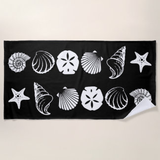 Diseño de toalla de playa de concha de mar negra y