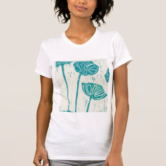 diseño floral azul en camiseta