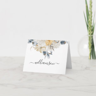 Diseño floral azul y blanco con apellido