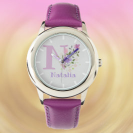 Diseño floral con nombre y reloj infantil inicial