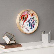 Diseño fotográfico con reloj de pared de nombre pe