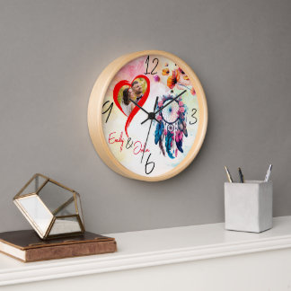 Diseño fotográfico con reloj de pared de nombre pe