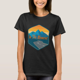 Diseño frontal de camiseta clásica In The Moment
