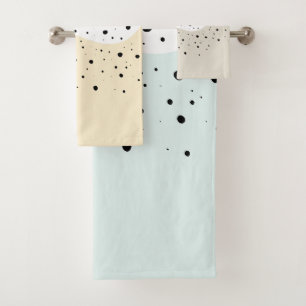 Diseño mínimo con toallas de baño de puntos