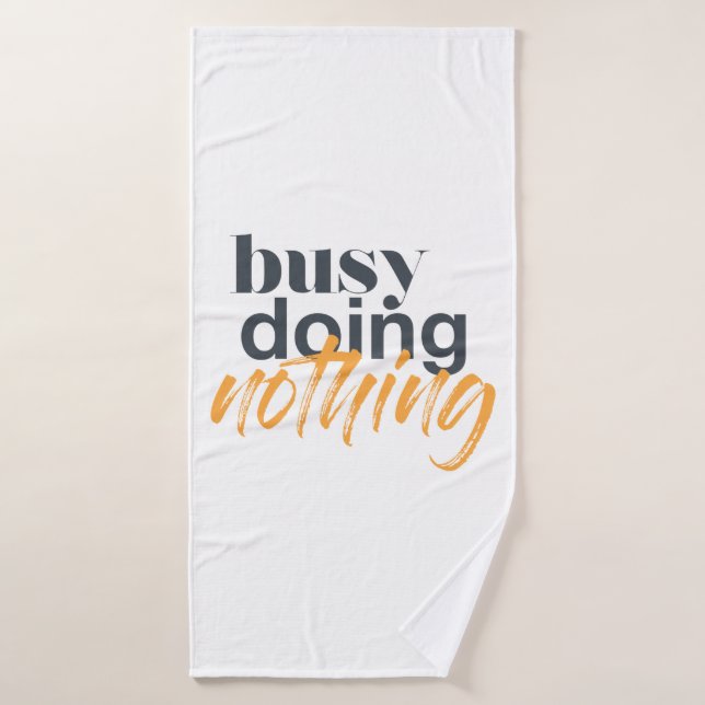 Diseño moderno, moderno y urbano de Busy Doing Not (Toalla de baño)