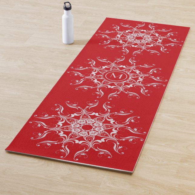 Diseño rojo barroco Mandala. Esterilla de yoga (In situ)