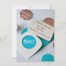 Diseño único y distintivo de la invitación al cump