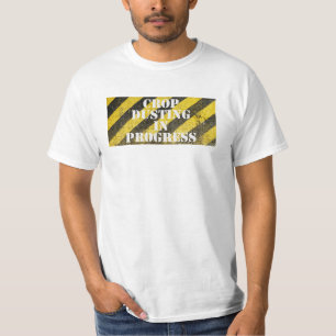 Disparo de cultivos con precaución en camiseta en 