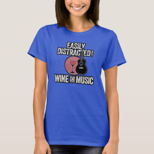 Distracción fácil por camiseta de vino y música