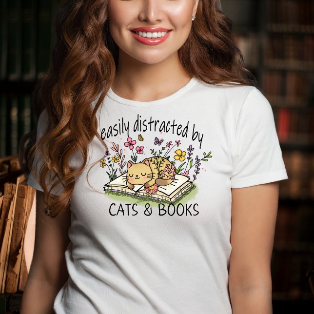 Distracción fácil por gatos y camisetas de libros (Subido por el creador)
