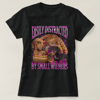 Distraída Fácilmente Por Pequeña Camisa De Wieners