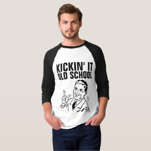 DIVERSIÓN DE LOS HOMBRES SOBRE LAS CAMISETAS DEL C