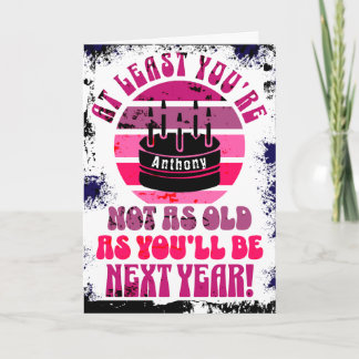 Divertido, al menos no lo eres. Tarjeta de felicit