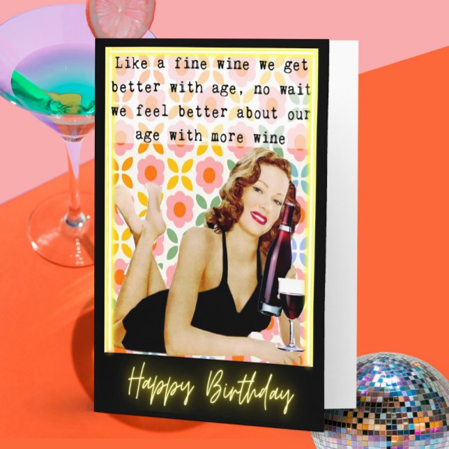 Divertido diciendo tarjeta de cumpleaños a la muje (Subido por el creador)