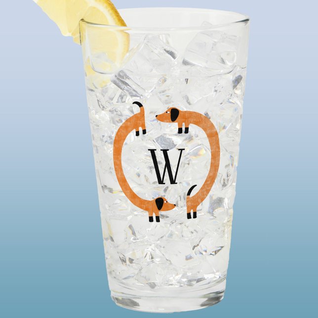 Divertido Monograma de perros Dachshund Sausage (Fun Dachshund Saugage or Wiener Dog monogram drink or beer glass)