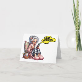 Divertido senior con café y teléfono celular