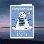 Divertidos Navidades de Snowman piden tarjeta para<br><div class="desc">Personalizado divertido de muñecos de nieve con tarjeta de Navidades festivos. Tarjeta de navidades para un Médico.</div>