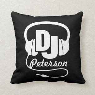 DJ negro y el blanco añaden su almohada conocida