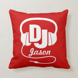 DJ rojo y el blanco añaden su almohada conocida