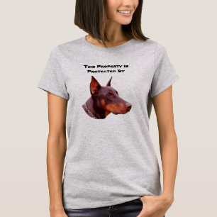 Doberman Pinscher Protegido Por Camiseta Graciosa