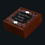 Doble Diosa Caja de Robo Lesbiana Ayuno Wiccan<br><div class="desc">El regalo de boda de Wiccan, particularmente perfecto para novias paganas lesbianas. Dos iteraciones de la Diosa Triple (icono de la luna) se extienden con ramas florales de amor-corazón hacia el otro. Su follaje entrelazado es finalmente el mismo. El diseño de la diosa dual fue creado pensando en las novias...</div>