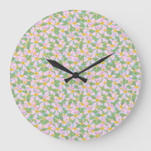 Dogroses rosados en el reloj de pared de cielo azu