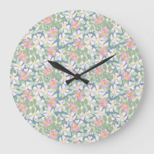 Dogroses rosados en el reloj de pared redonda azul