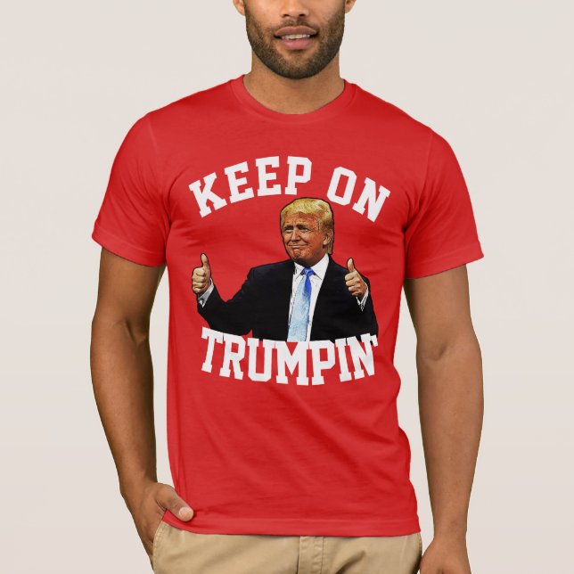 DONALD TRUMP 2024 SIGUE CON LA Camiseta TRUMPIN' (Anverso)