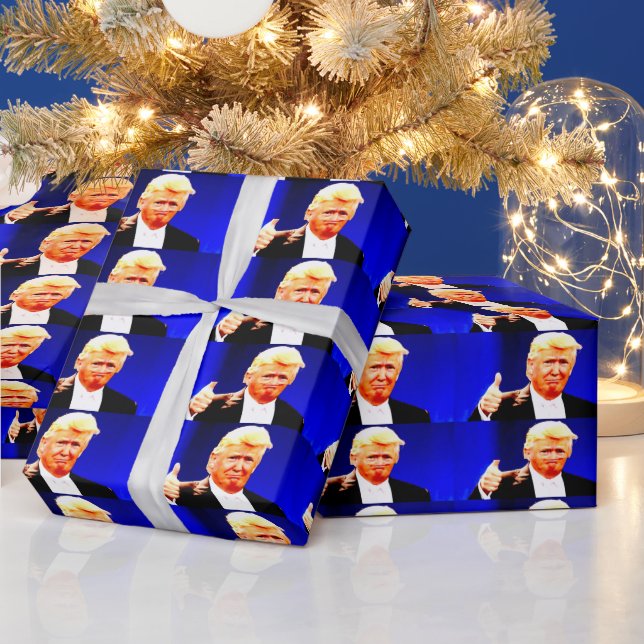 DONALD TRUMP ARROJA A LOS NAVIDADES CON PAPEL (Vacaciones)