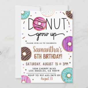 Donut de chocolate crece para la invitación de cum
