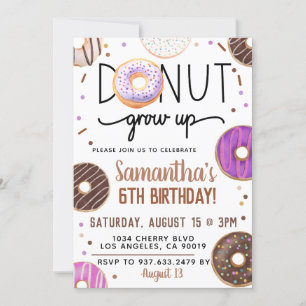 Donut de chocolate crece para la invitación de cum
