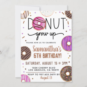 Donut de chocolate crece para la invitación de cum