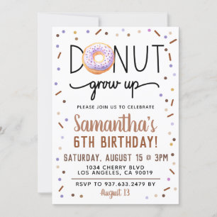 Donut de chocolate crece para la invitación de cum