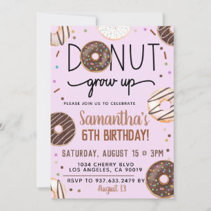 Donut de chocolate crece para la invitación de cum